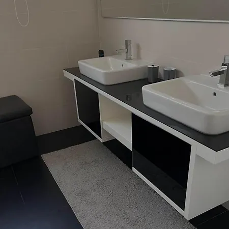 Vila Rosa Premium Flat דירה *